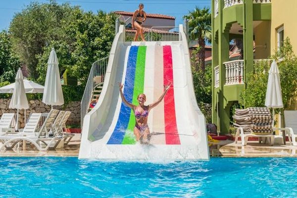 Tout savoir sur les campings 5 étoiles Ardèche avec parc aquatique